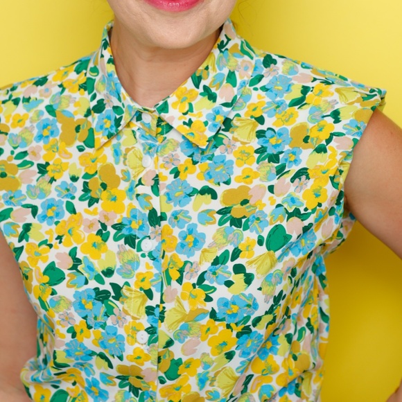 Elli White • Button Down Tie Front Tank in Floral - Picture 1 of 10